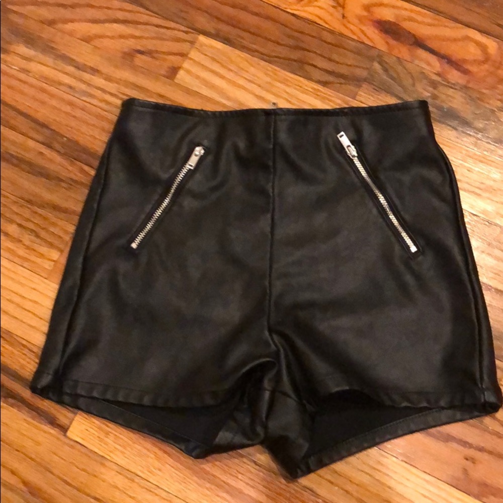 Leather shorts (faux)